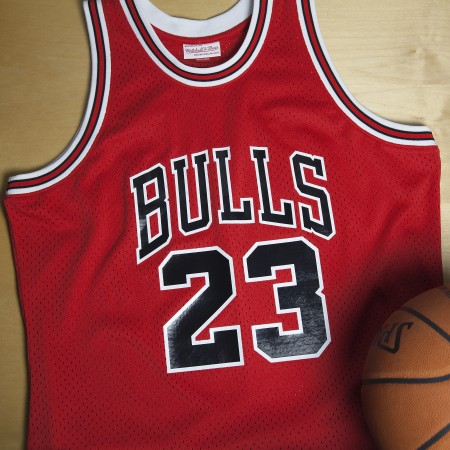 Herren NBA Chicago Bulls Trikot Michael Jordan 1985-86 Authentic Auswärtstrikot Swingman